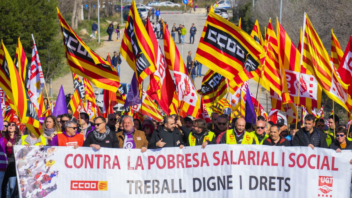 Treballadors d'IQOXE signen un manifest crític amb els  sindicats