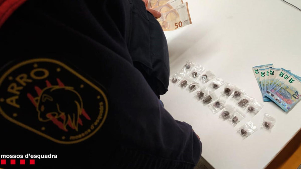 Los Mossos d'Esquadra detienen a tres hombres en Reus y Tarragona por tráfico de cocaína y de hachís