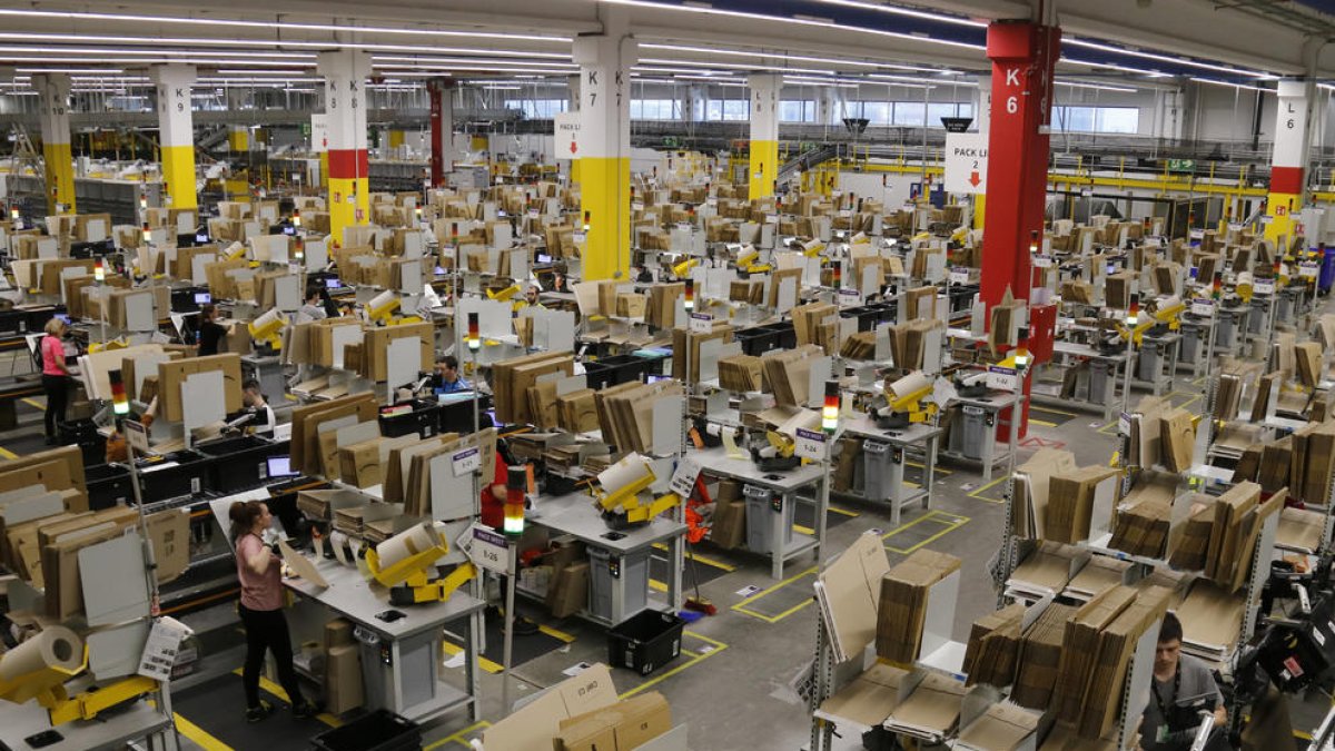 Multa de 800.000 euros a Amazon per cessió il·legal de treballadors