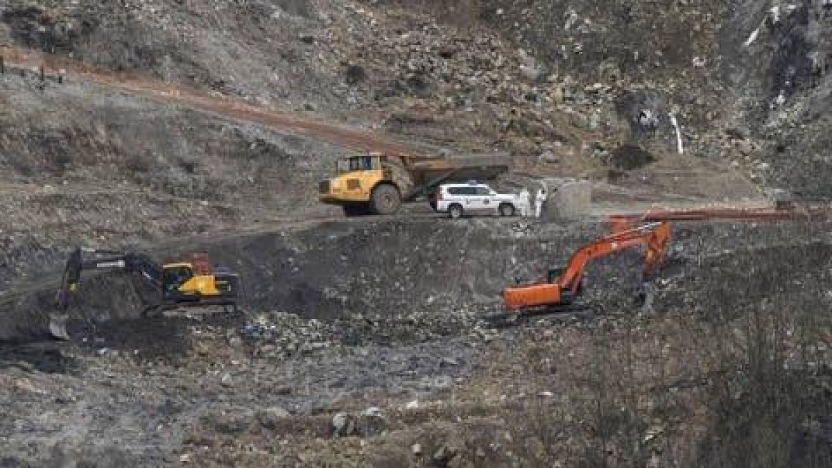 Troben restes òssies que podrien ser humans en l'abocador de Zaldibar