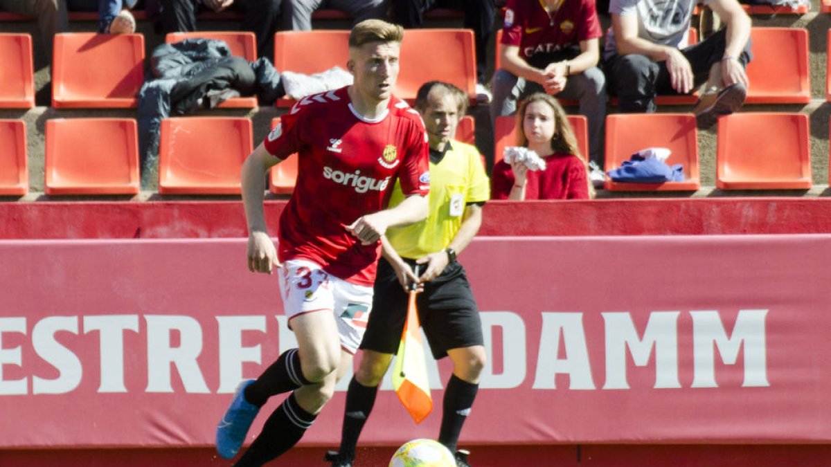 Pol Domingo vol fer-se fort en el lateral dret del Nàstic de Seligrat