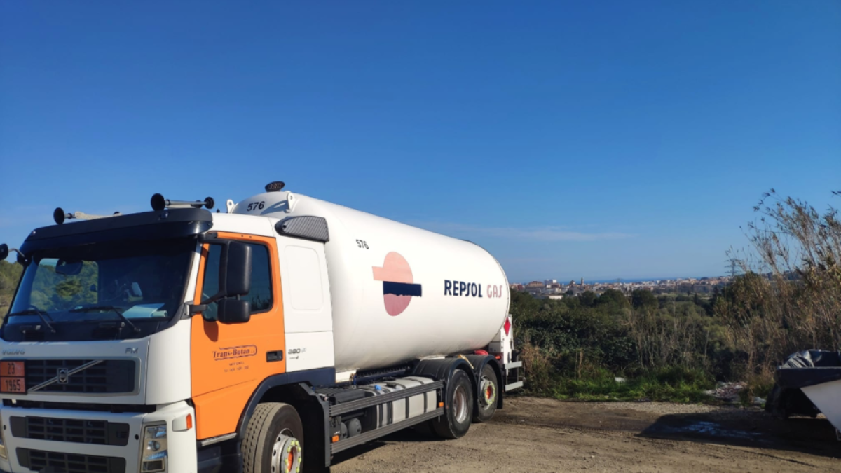 Pillado un camionero vertiendo gas propano en un camino secundario de Altafulla