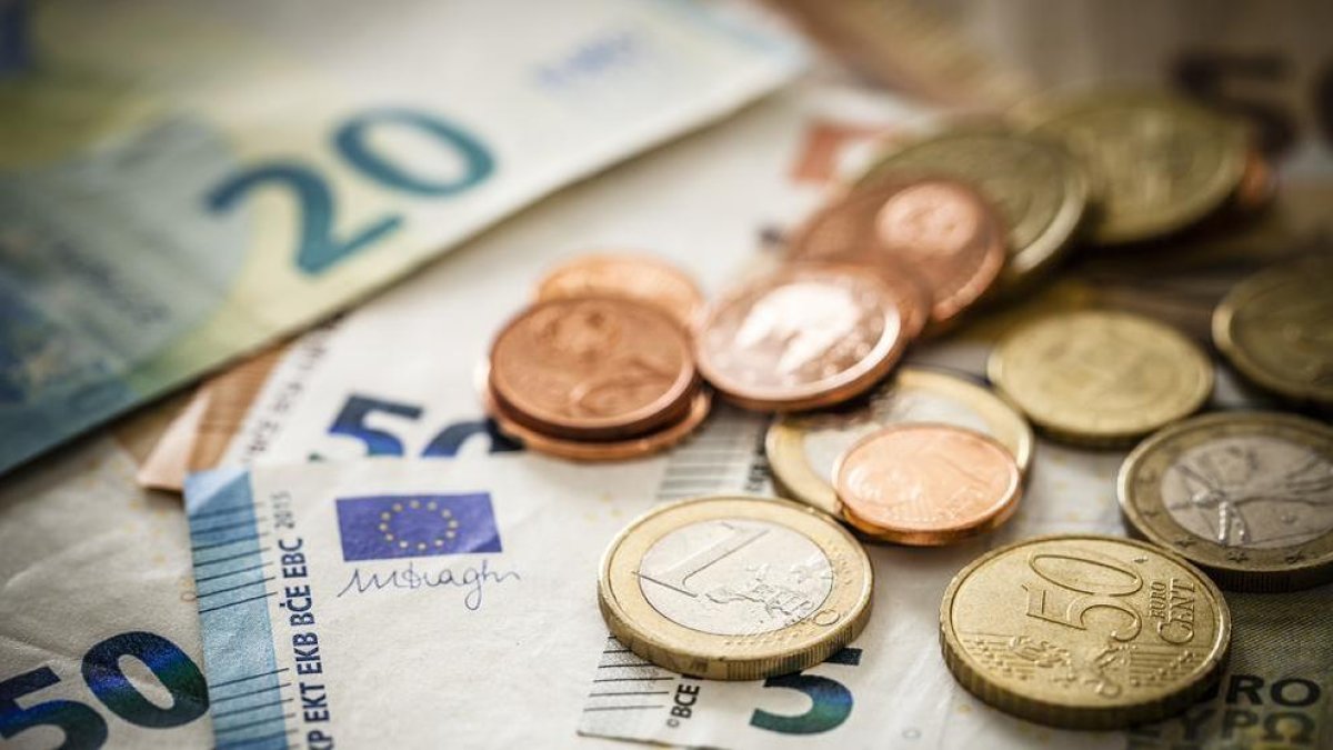 El PSOE proposa eliminar gradualment el pagament en efectiu fins a la seva «desaparició definitiva»