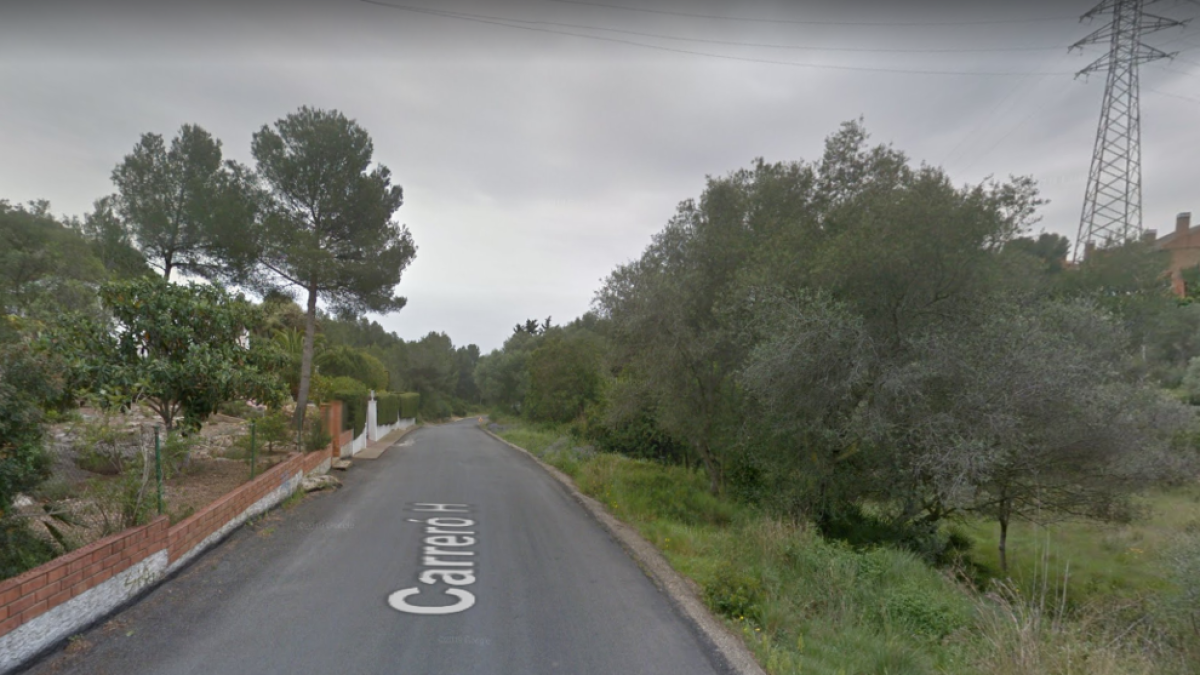 Hacer de sentido único un vial interior entre Boscos y Cala Romana no es una prioridad