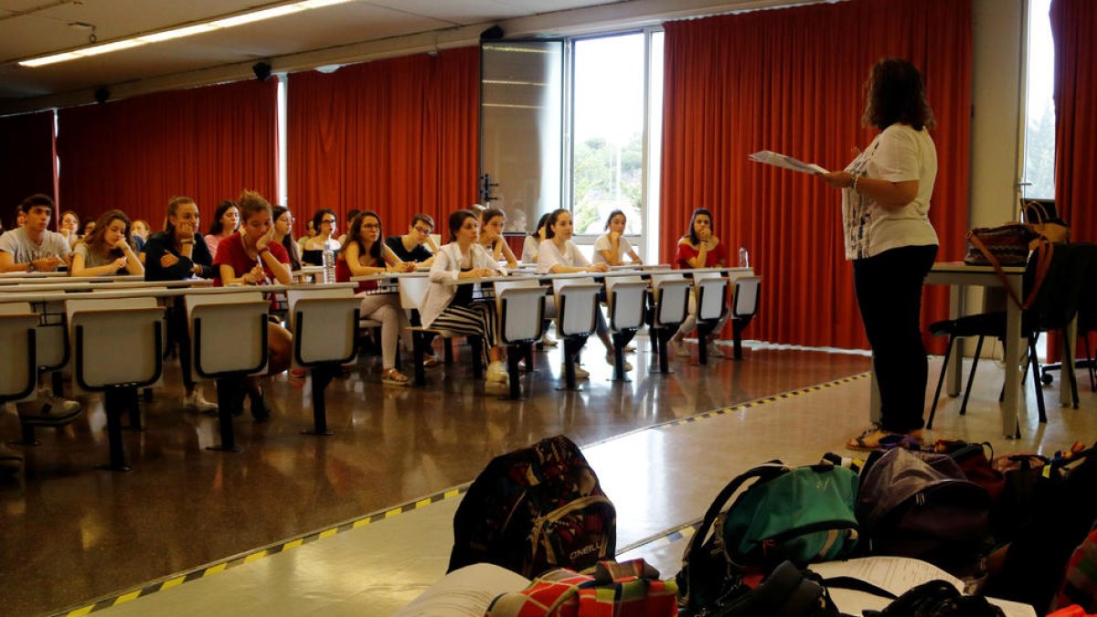 Els docents rebutjen la prohibició de calculadores gràfiques a les PAU