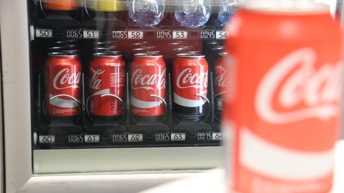 Lata, bebida azucarada, máquina vending