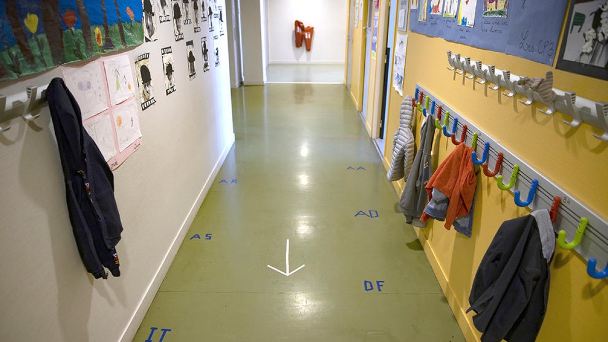 França elimina el límit d'alumnes per classe i reduirà el distanciament