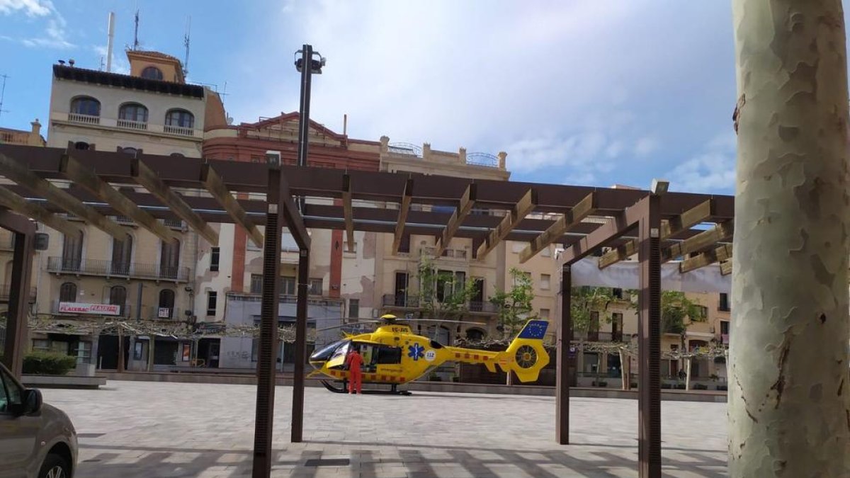 Ferit un home que ha caigut del cel obert de casa seva a Valls