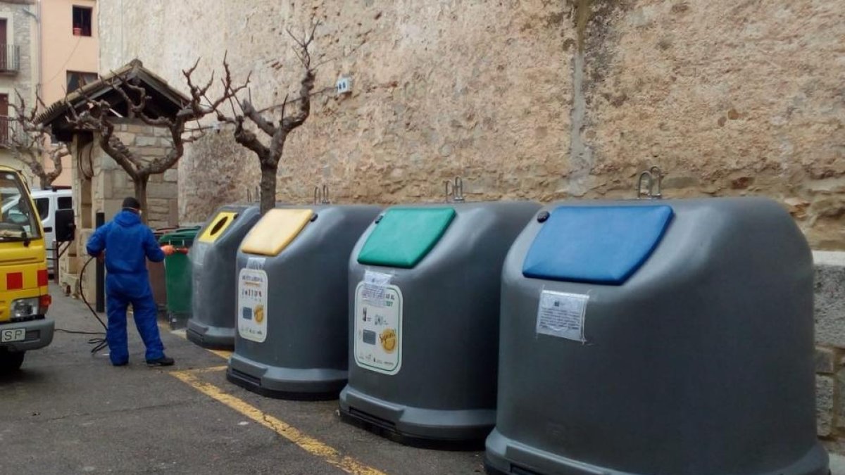 La Diputació amplia les tasques de desinfecció d'espais públics a més municipis i ja en són gairebé un centenar