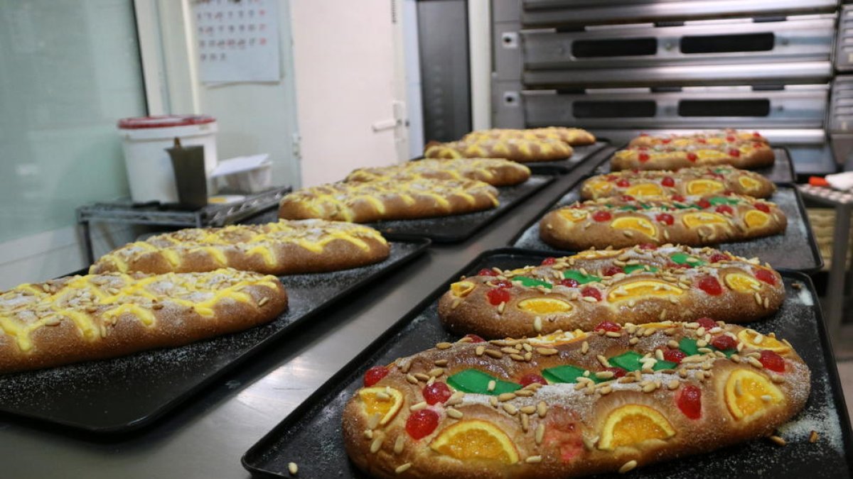 Els pastissers catalans preveu vendre més d'1,8 milions de coques artesanes de Sant Joan