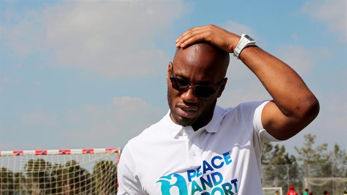 Borrell titlla d'inacceptable la idea de provar una vacuna covid-19 a Àfrica