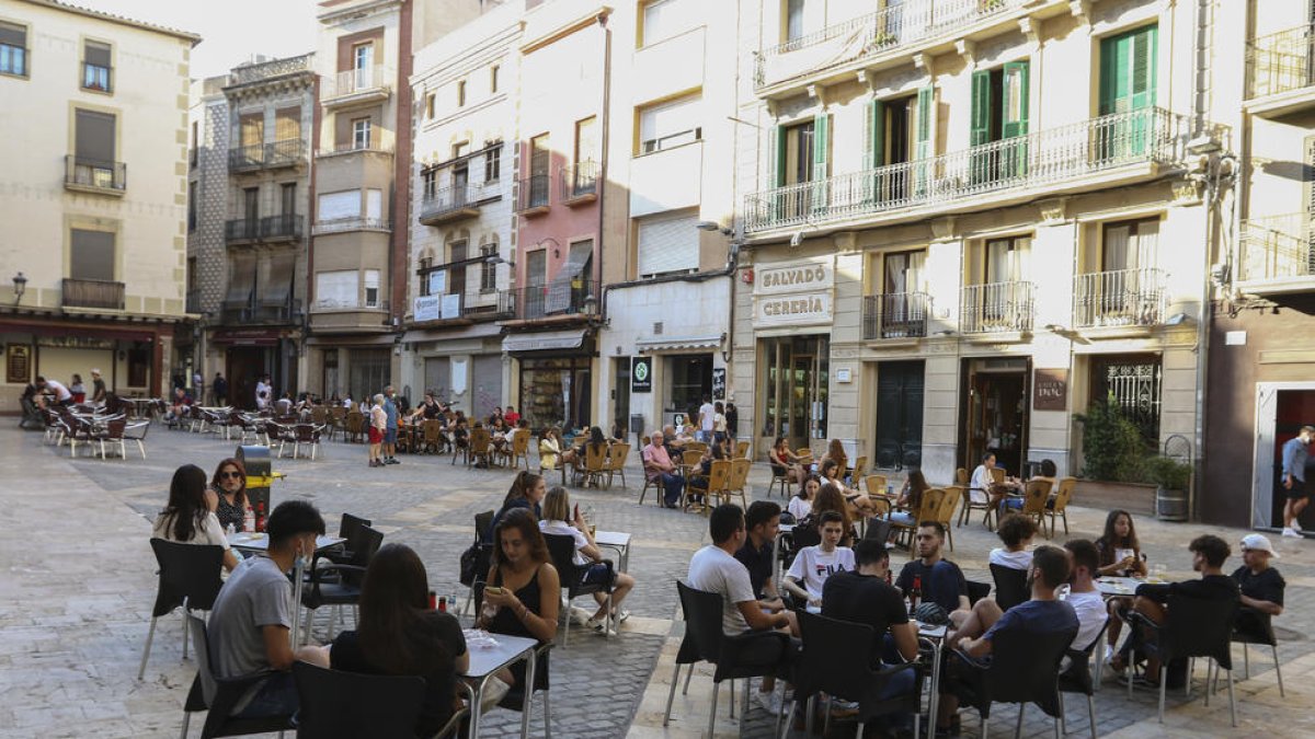 Dos discotecas de Reus incumplen la normativa en la primera noche de ocio