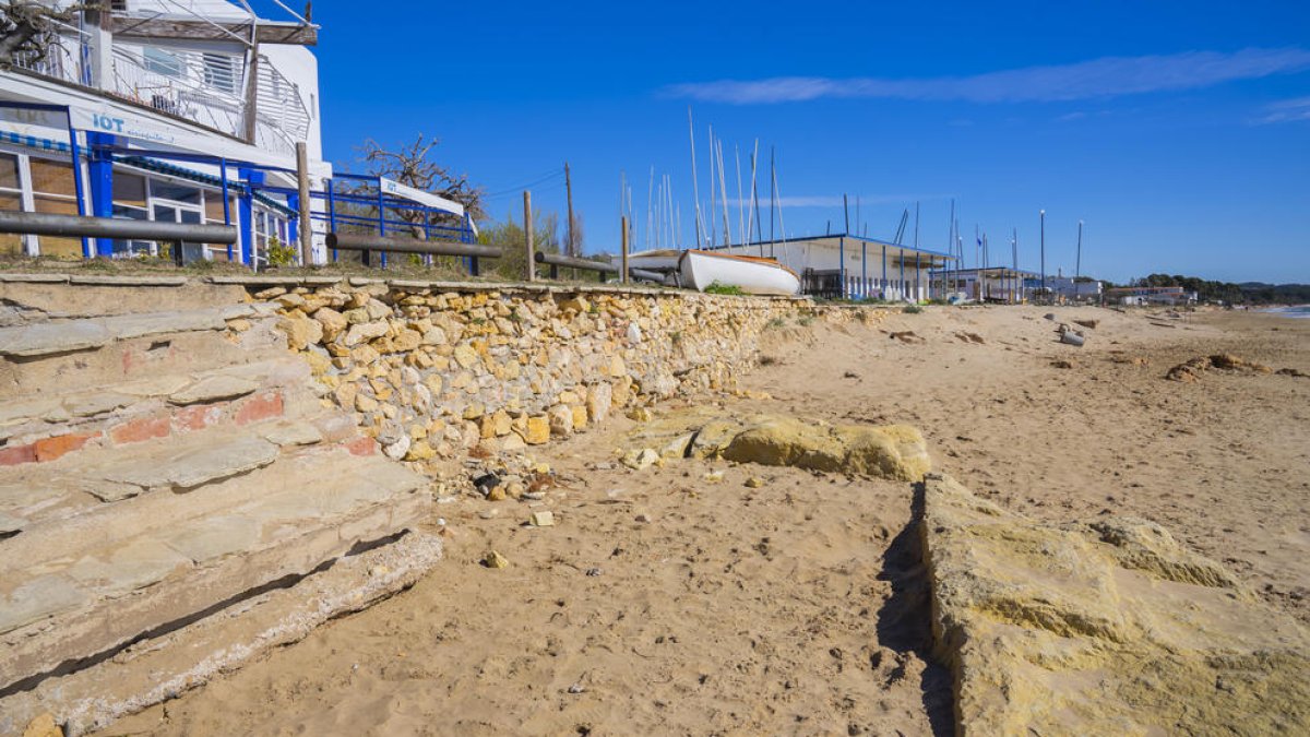 Glòria va deixar al descobert una pedrera romana a la platja Llarga