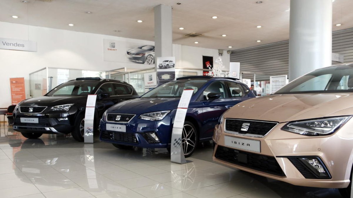 vehículos en el concessionar