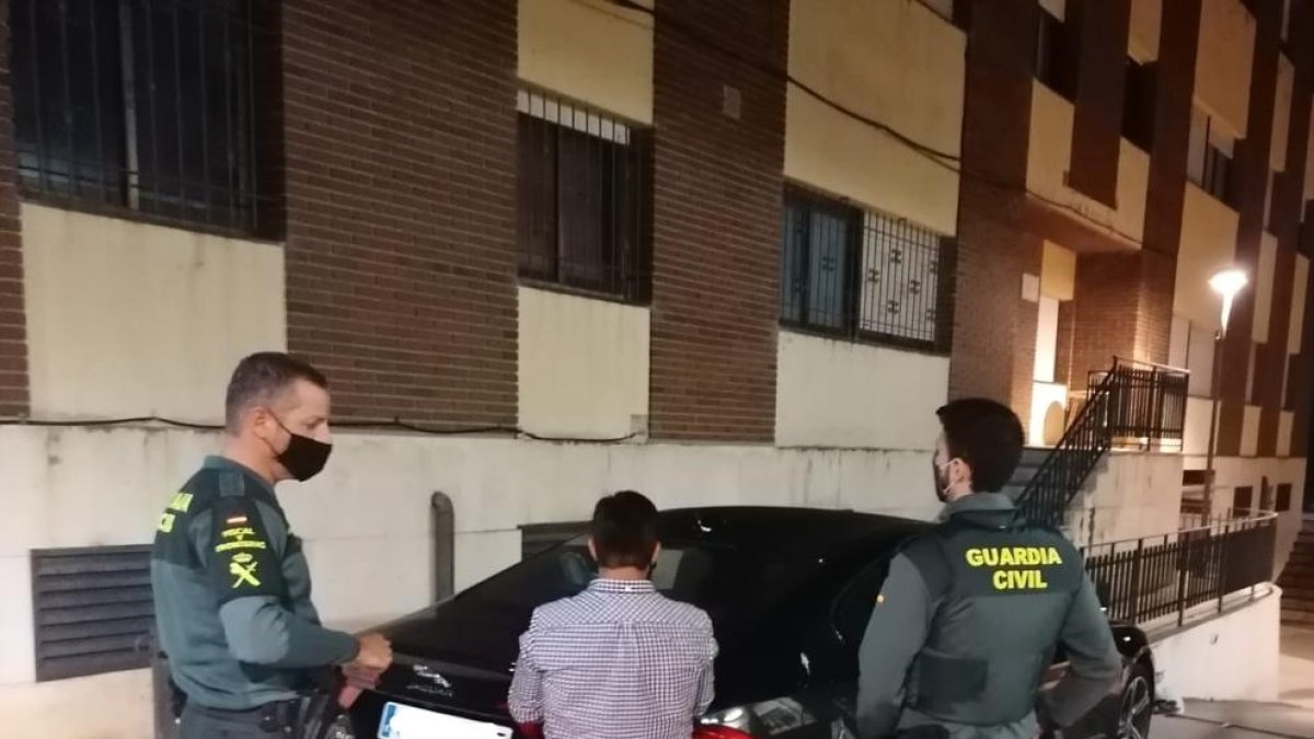 Lo pillan mientras conducía un vehículo robado que había sido usado para huir de un robo en Alicante
