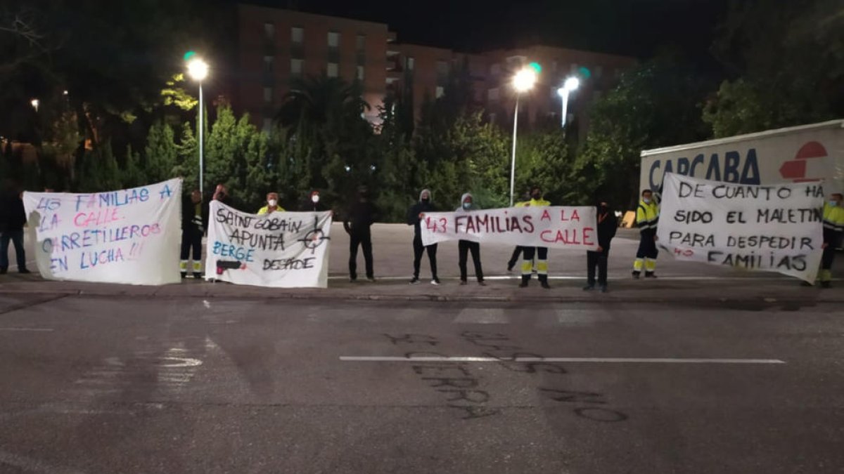 Los trabajadores de Bergé Logística denuncian que Saint-Gobain los ha sustituido con personal de una ETT