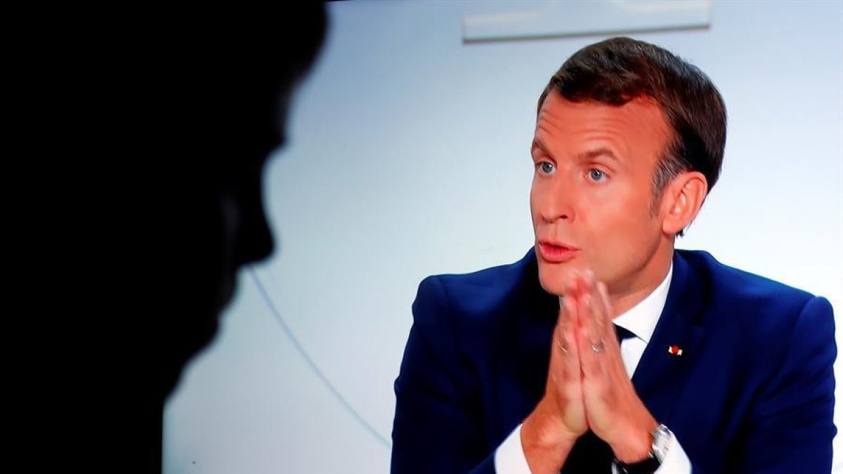 Macron establece toque de queda en París de 9 de la noche en 6 de la mañana