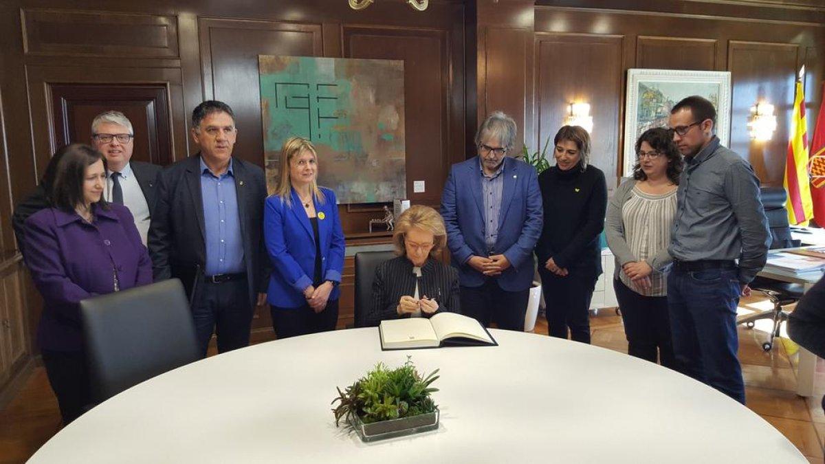 La presidenta de la Diputació, Noemí Llauradó, rep la consellera de Cultura de la Generalitat, Mariàngela Vilallonga