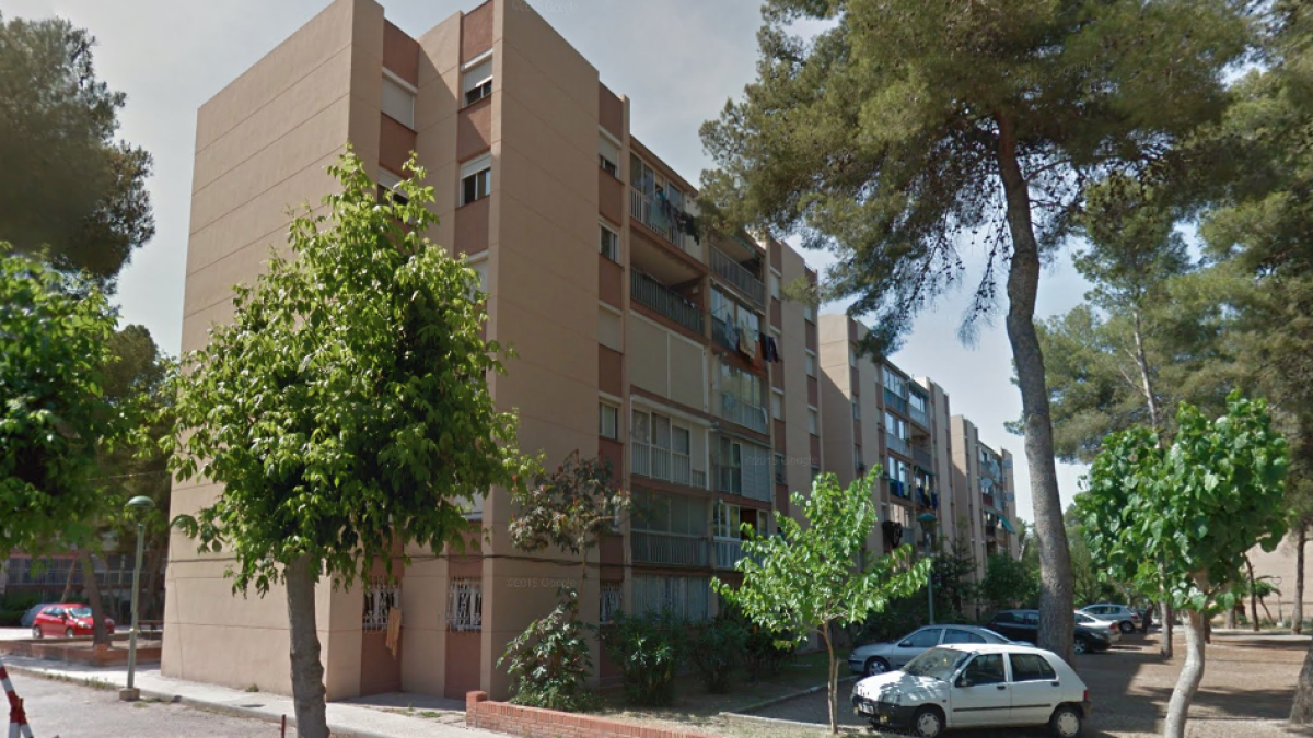 Quema un balcón y un tendall en un piso de Sant Salvador