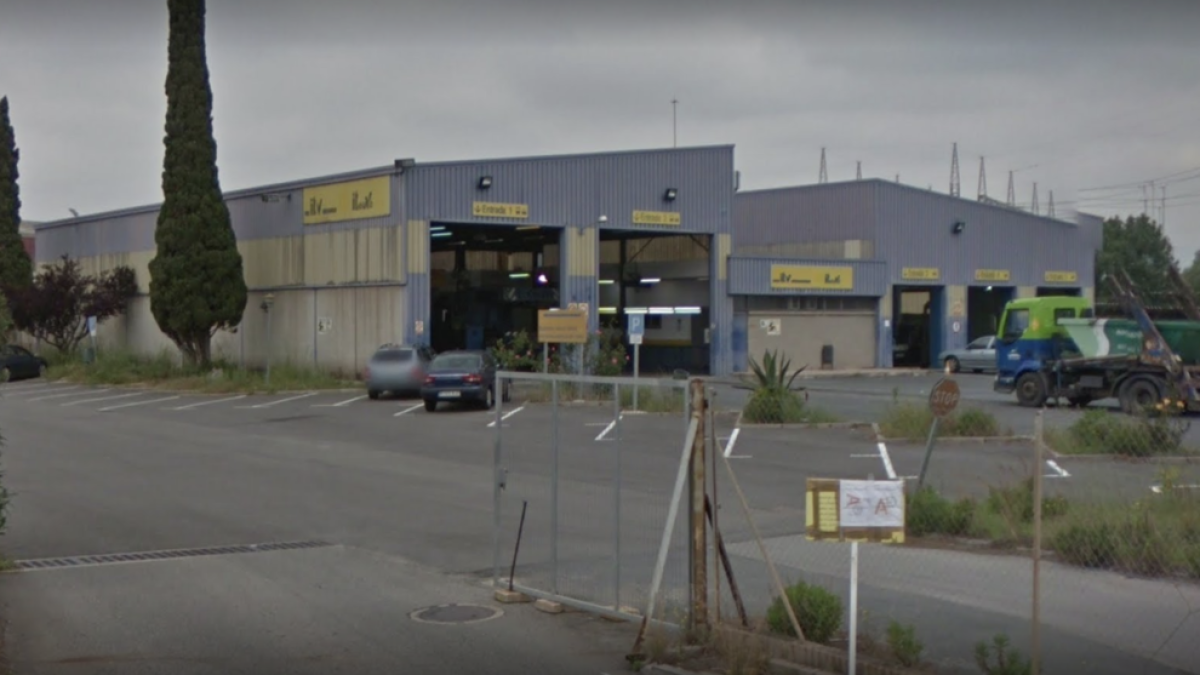 Entren de matinada a l'ITV de Reus utilitzant el mètode del butró