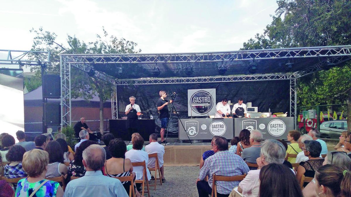 Els productes de la terra locals es reivindiquen al Tastets de Fira de Riudoms