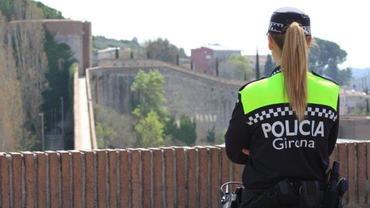 Detingut a Girona un home per robar el mòbil a una dona amenaçant-la amb una escopeta d'aire comprimit a ple dia