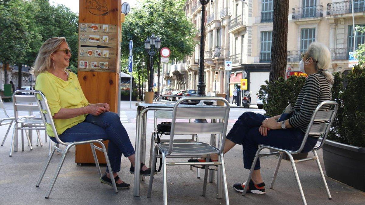Els espais tancats i a l'aire lliure hauran de garantir 2,5 metres quadrats per persona
