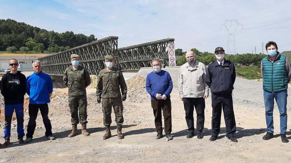 El ejército español termina la reconstrucción de un puente estropeado por la riada