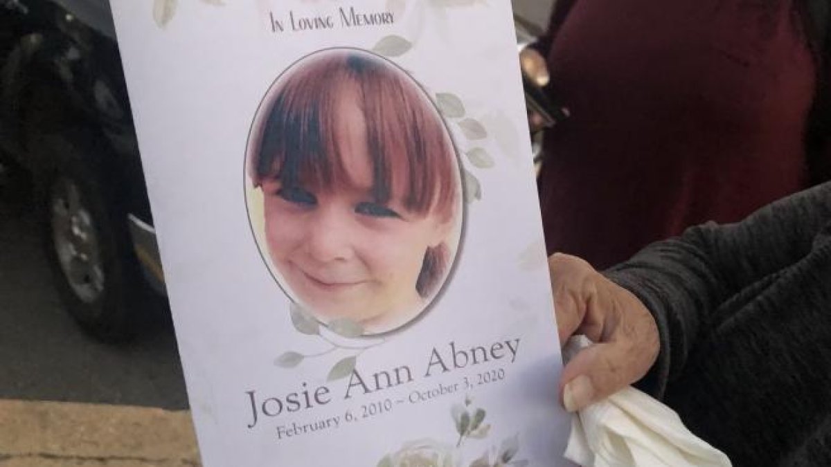 Una nena de 10 anys mor de fam perquè els seus pares adoptius li amagaven el menjar