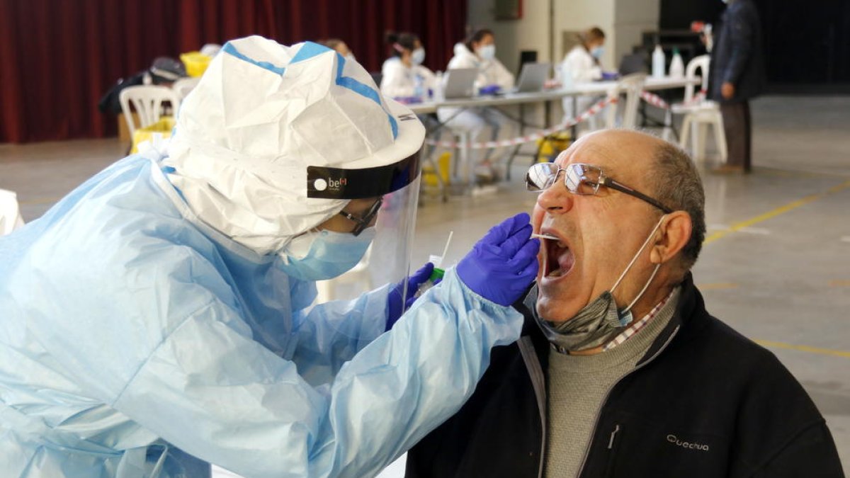 Comença el cribratge massiu a les Borges Blanques, que preveu fer prop de 700 proves PCR