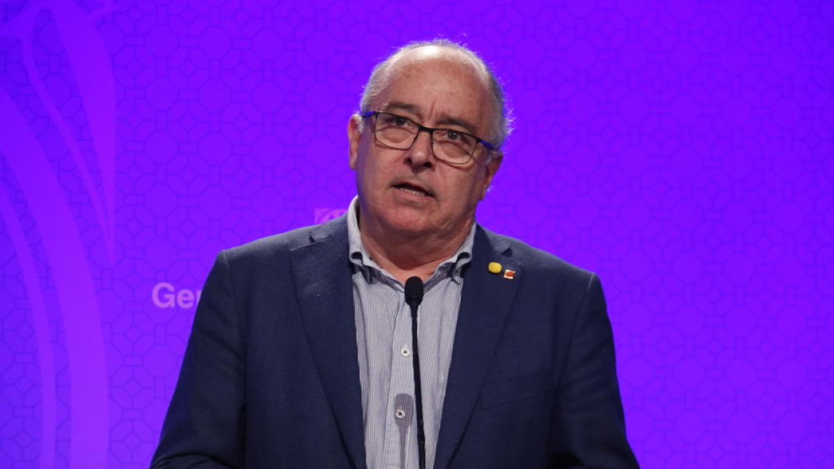 Educación reparte los primeros 11.000 dispositivos y paquetes de datos a familias