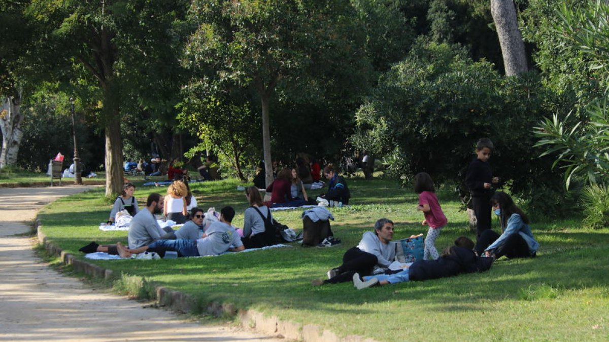 El presidente del Colegio de Médicos cree que hay gente que 'no ha sido a la altura', por|para los encuentros en el exterior