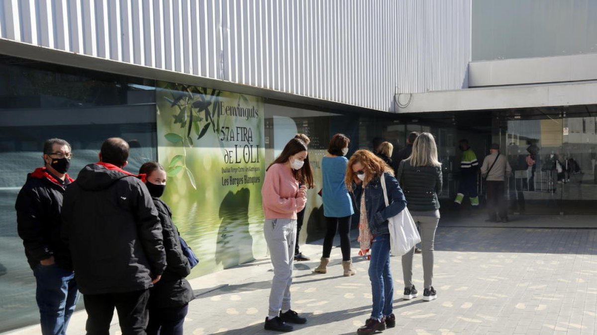 Aumentan los ingresados por covid en Cataluña y se declaran 3.383 positivos y 17 muertos