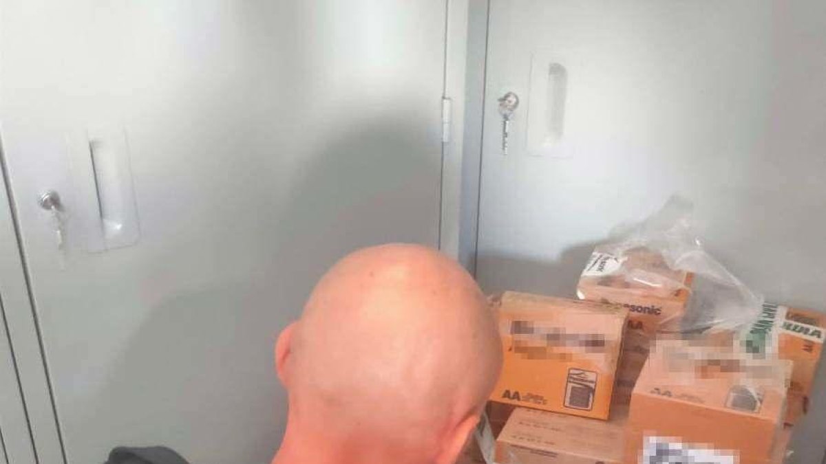 Confiscan más de 15.000 pilas falsificadas que se vendían en el Baix Ebre y la Ribera d'Ebre