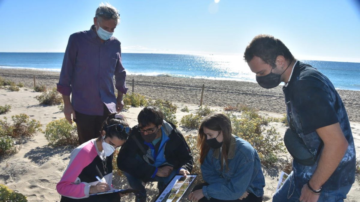 Alumnes de la UB tornen als Muntanyans per a realitzar les pràctiques anuals