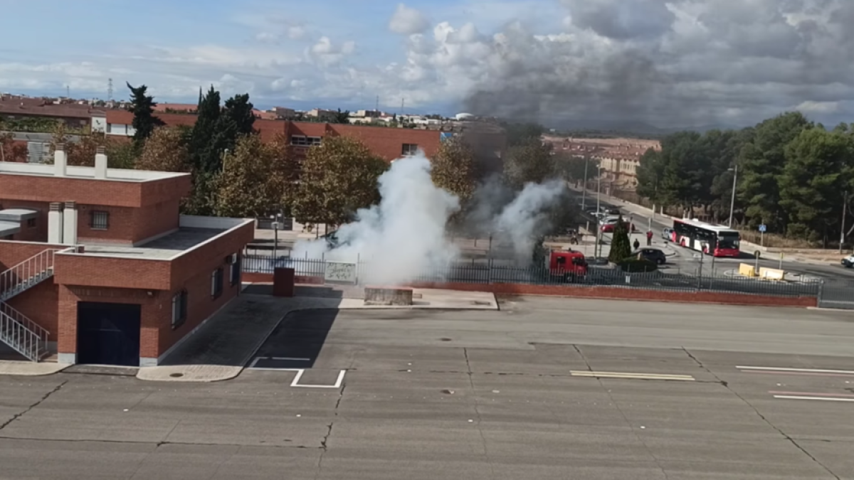 Dos dotaciones de Bombers movilizadas por el incendio de un vehículo en Campclar