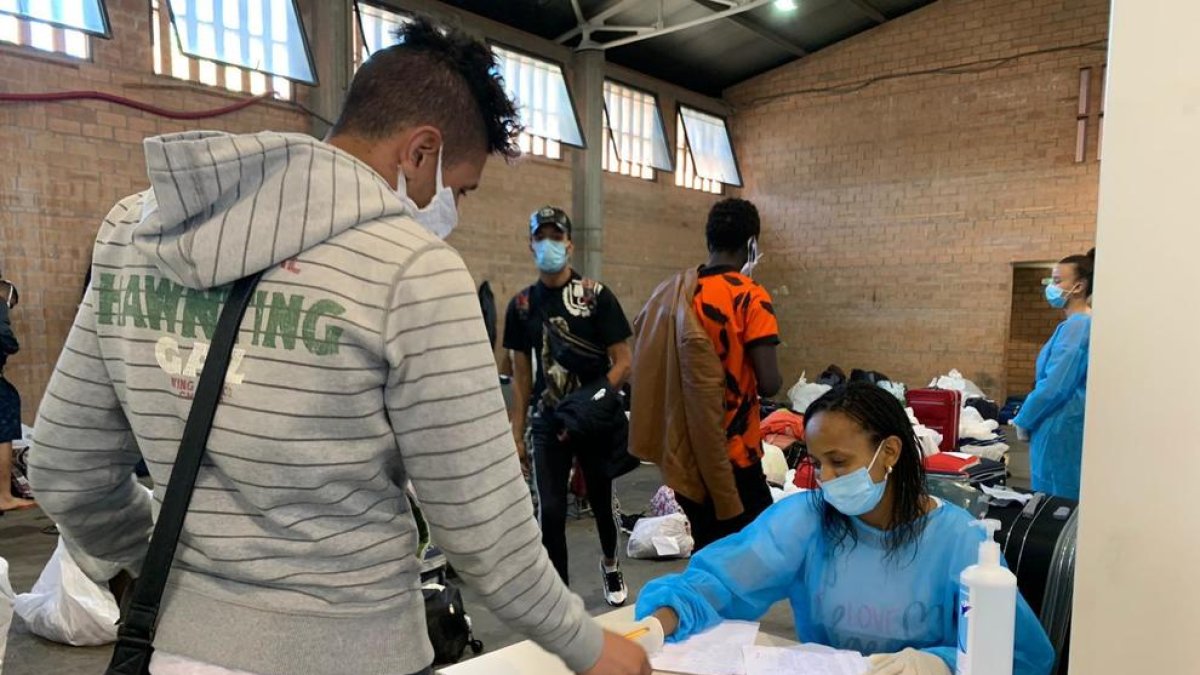 Los inmigrantes son uno de los colectivos más tocados por la crisis de la covid-19 en España