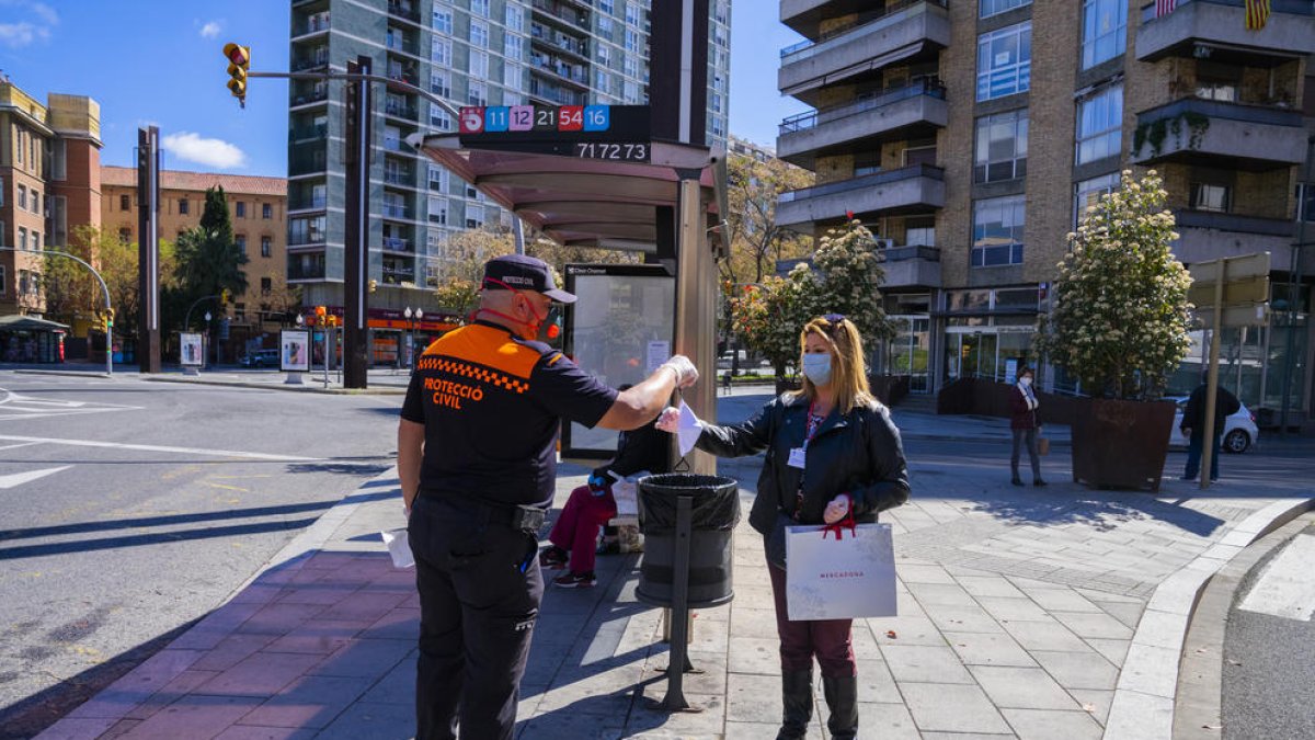 Tarragona, Reus, Tortosa, Cambrils y El Vendrell reparten mascarillas