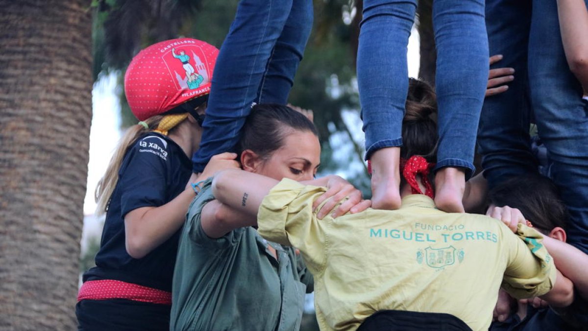 Treball en grups reduïts i castells sense pinyes, els consells per reprendre els assajos castellers