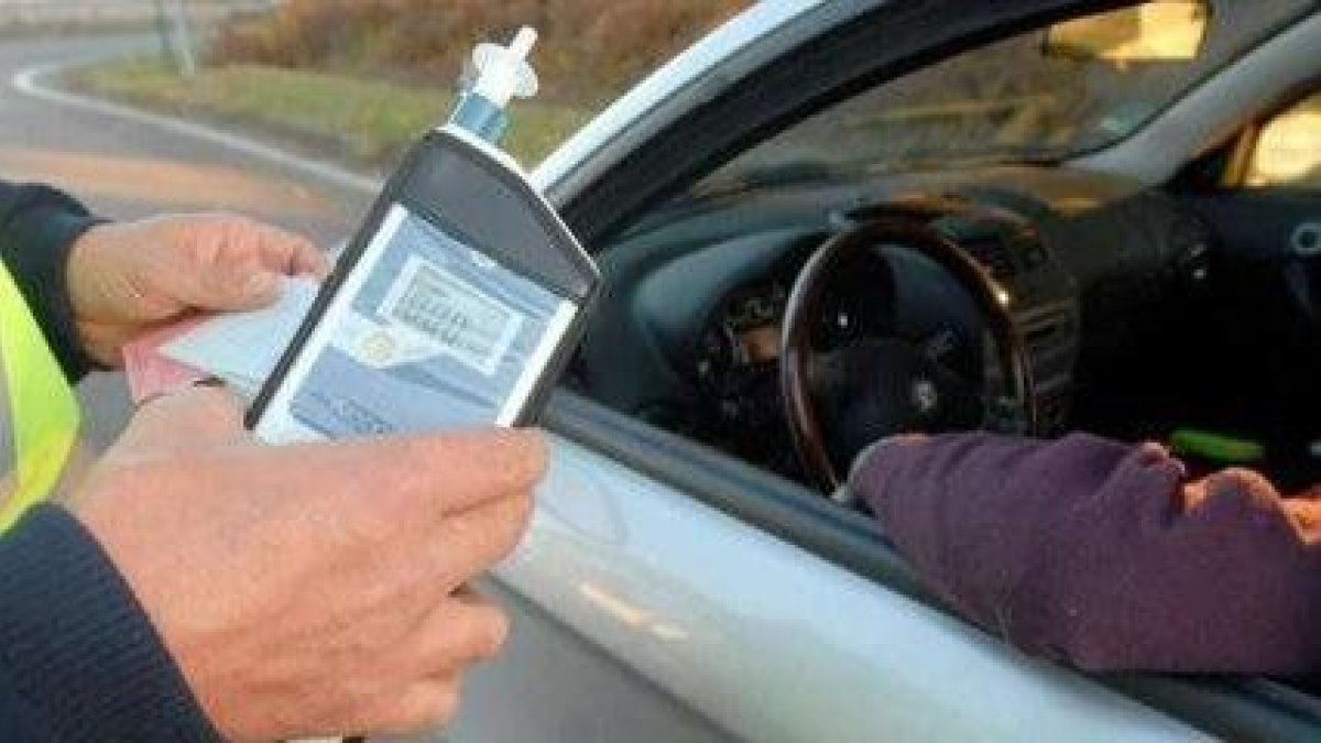 prova alcoholèmia, policia local, alcohol, alcoholímetre