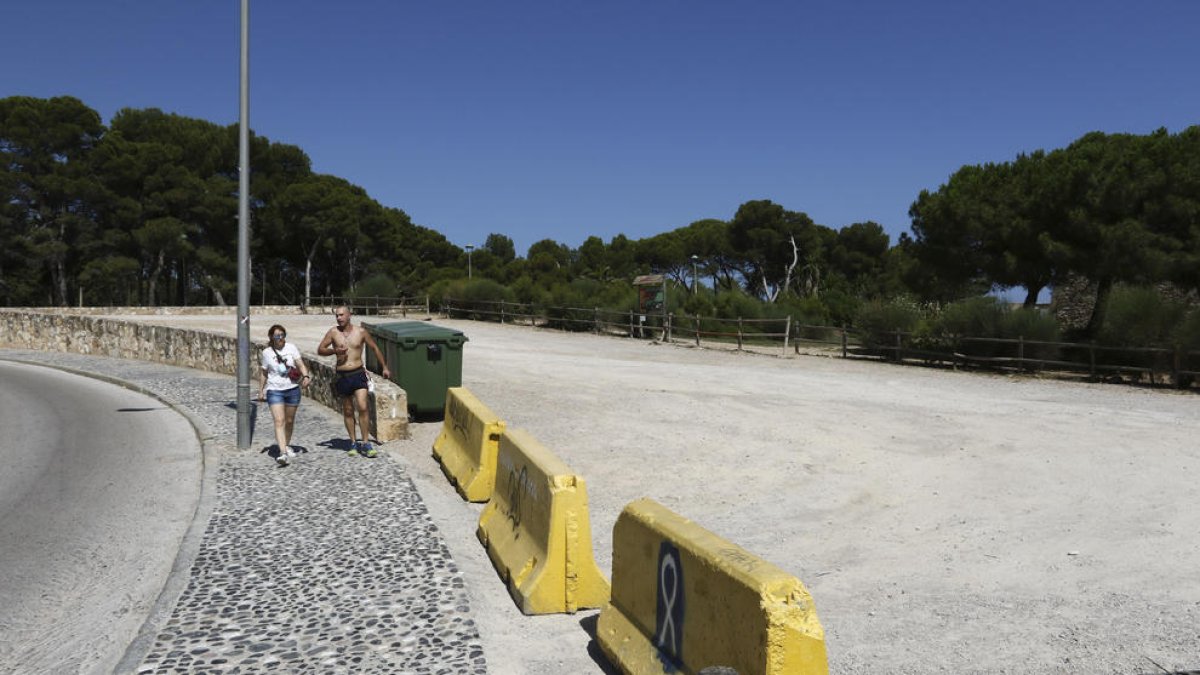 El Ayuntamiento cierra el paso en las autocaravanas en el Fortín de la Reina