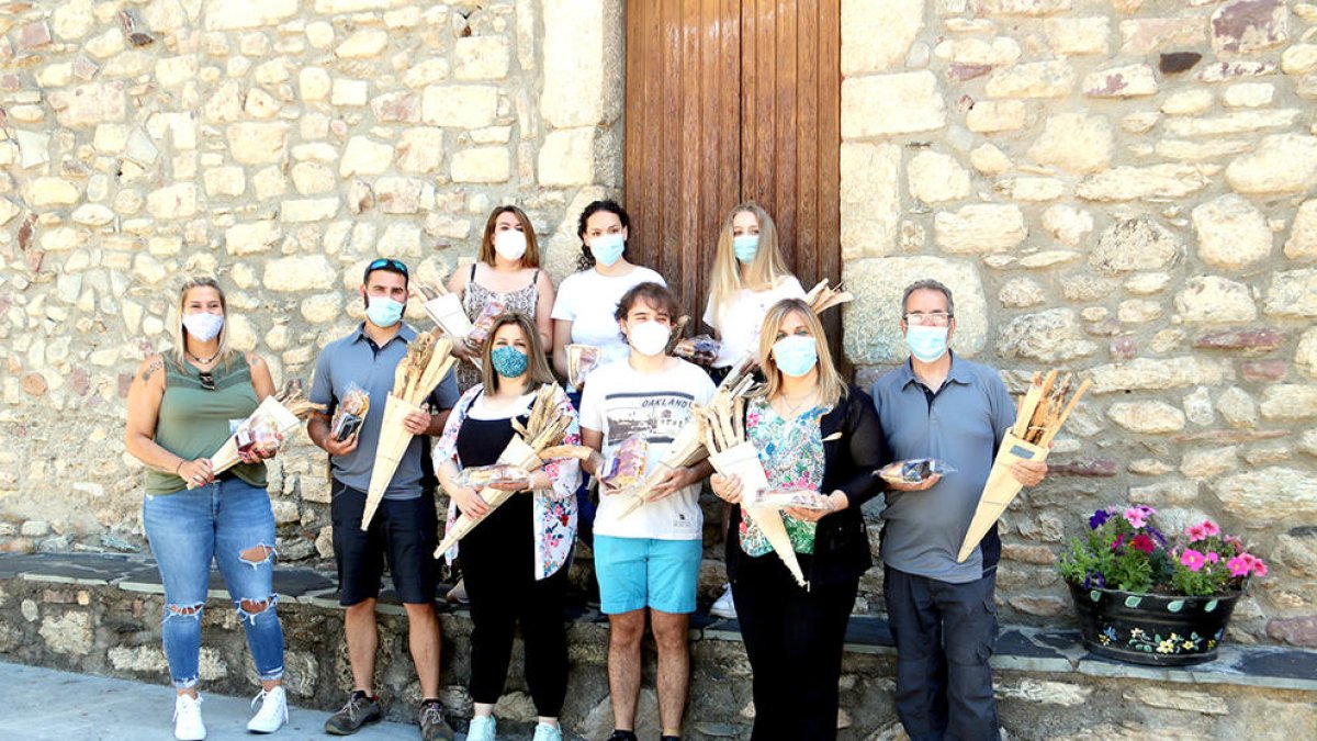 Un pueblo pirenenc regala un 'kit' para celebrar Sant Joan en casa a los vecinos