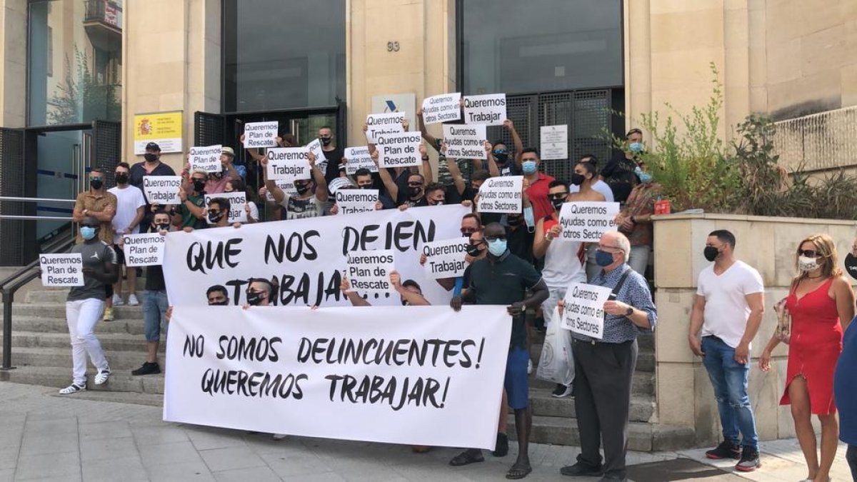 Concentració a Tarragona en contra de les mesures restrictives de l'oci i la restauració