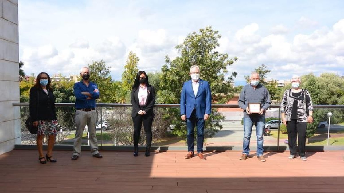 Pere Granados homenatja a la veïna Carmen Vela pels seus 100 anys