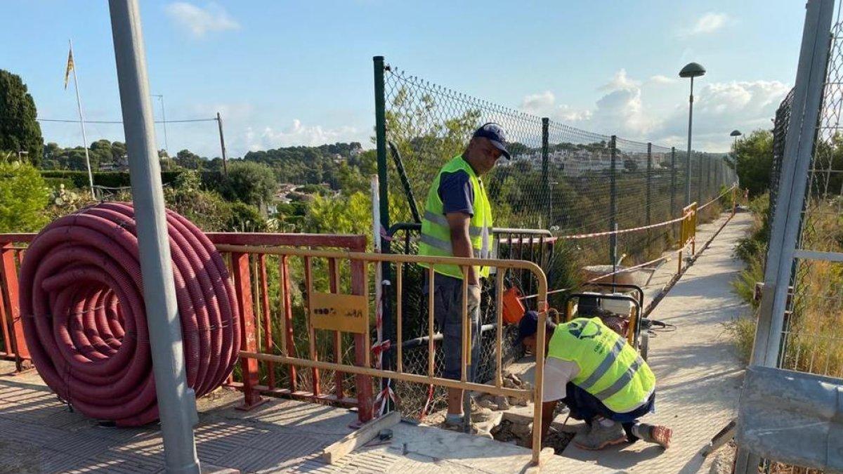El semáforo a la salida de Cala Romana será una realidad este septiembre