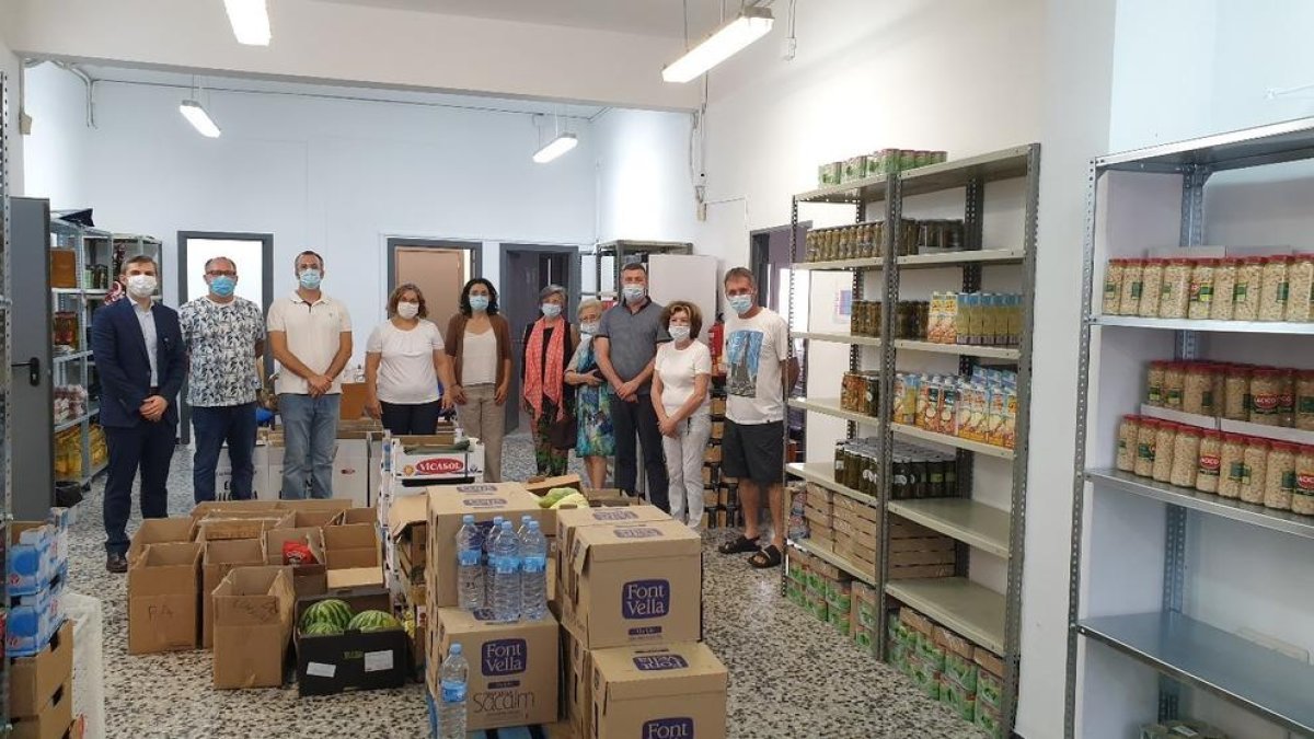 Los trabajadores de Ercros dan 7.000 kg de alimentos para los afectados por la Covid