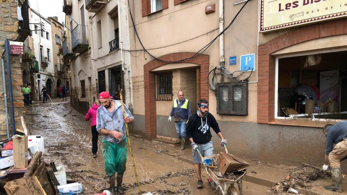 La Riada Solidaria reparte 50.000 euros a cinco negocios afectados por el aguacero