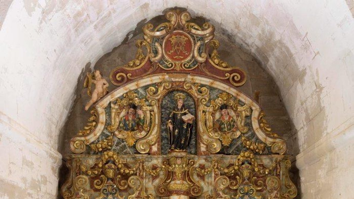El Departamento de Cultura restaura el retablo de la purísima de la iglesia del Real Monasterio de Santes Creus