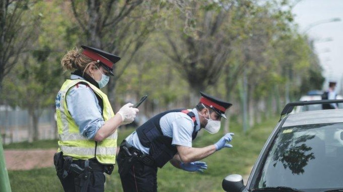 Mossos d'Esquadra, mascareta