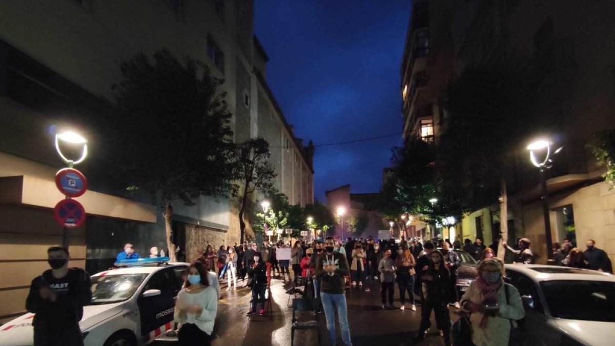 Exigeixen la reobertura de locals «per no acabar en la misèria»